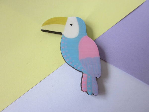 Aimants en bois - Toucan peint à la main - Bleu clair, rose et violet