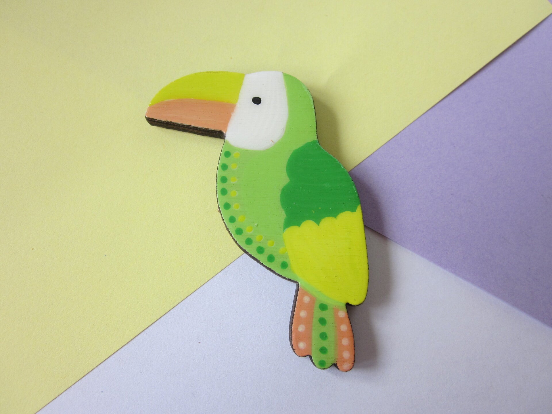 Aimants en bois - Toucan peint à la main - Vert et jaune