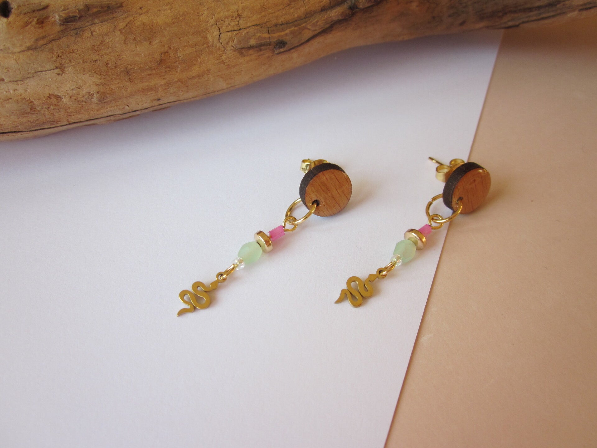 Boucles d'oreilles en bois - Serpent - Perles en verre