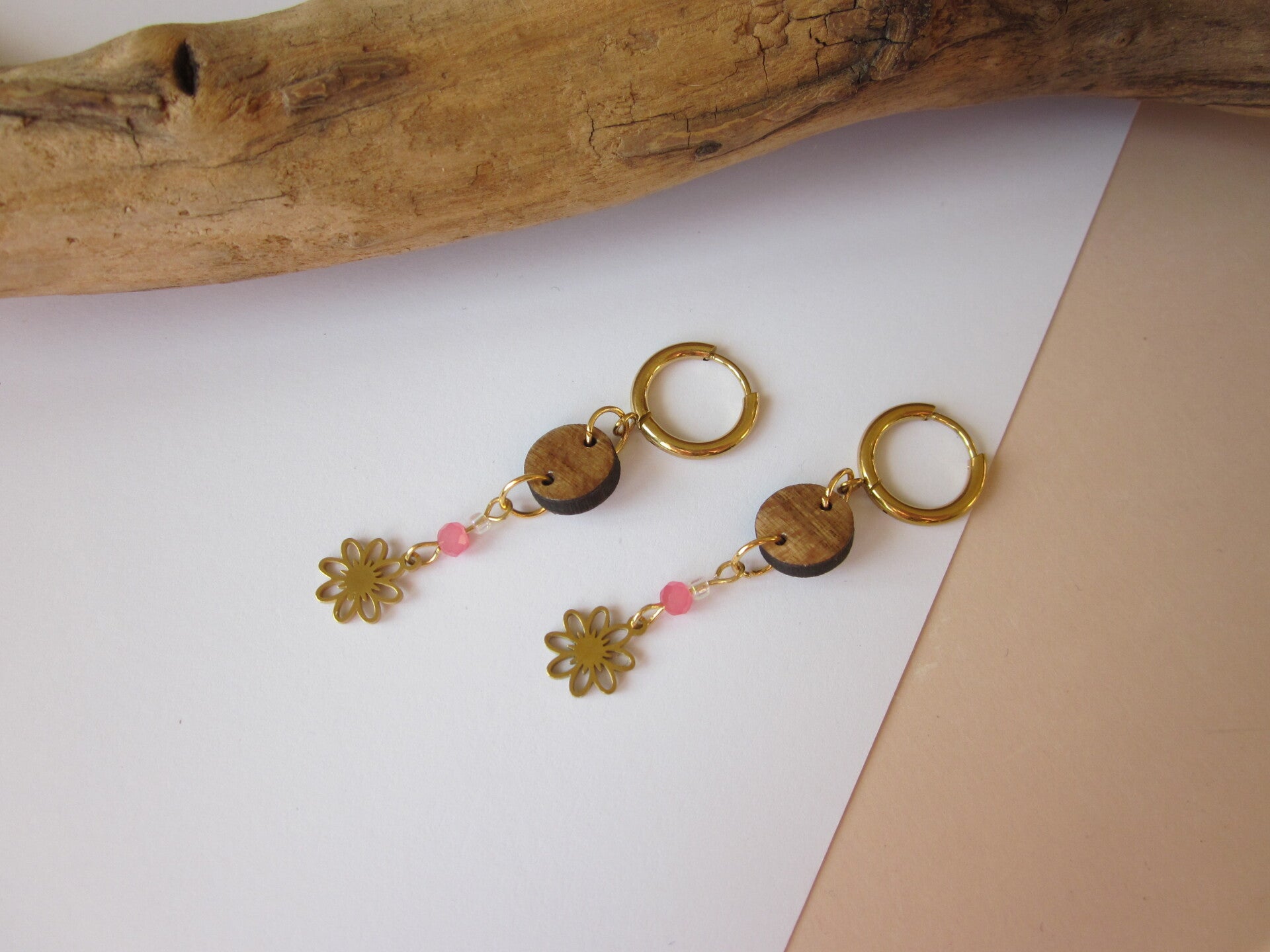 Boucles d'oreilles en bois - Margueritte - Perles en verre