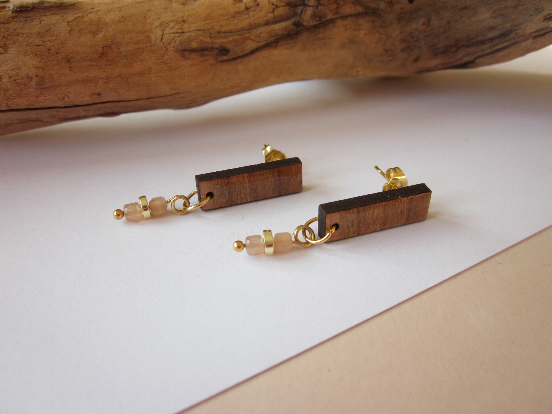 Boucles d'oreilles en bois - Perles en pierre - Pierre de soleil