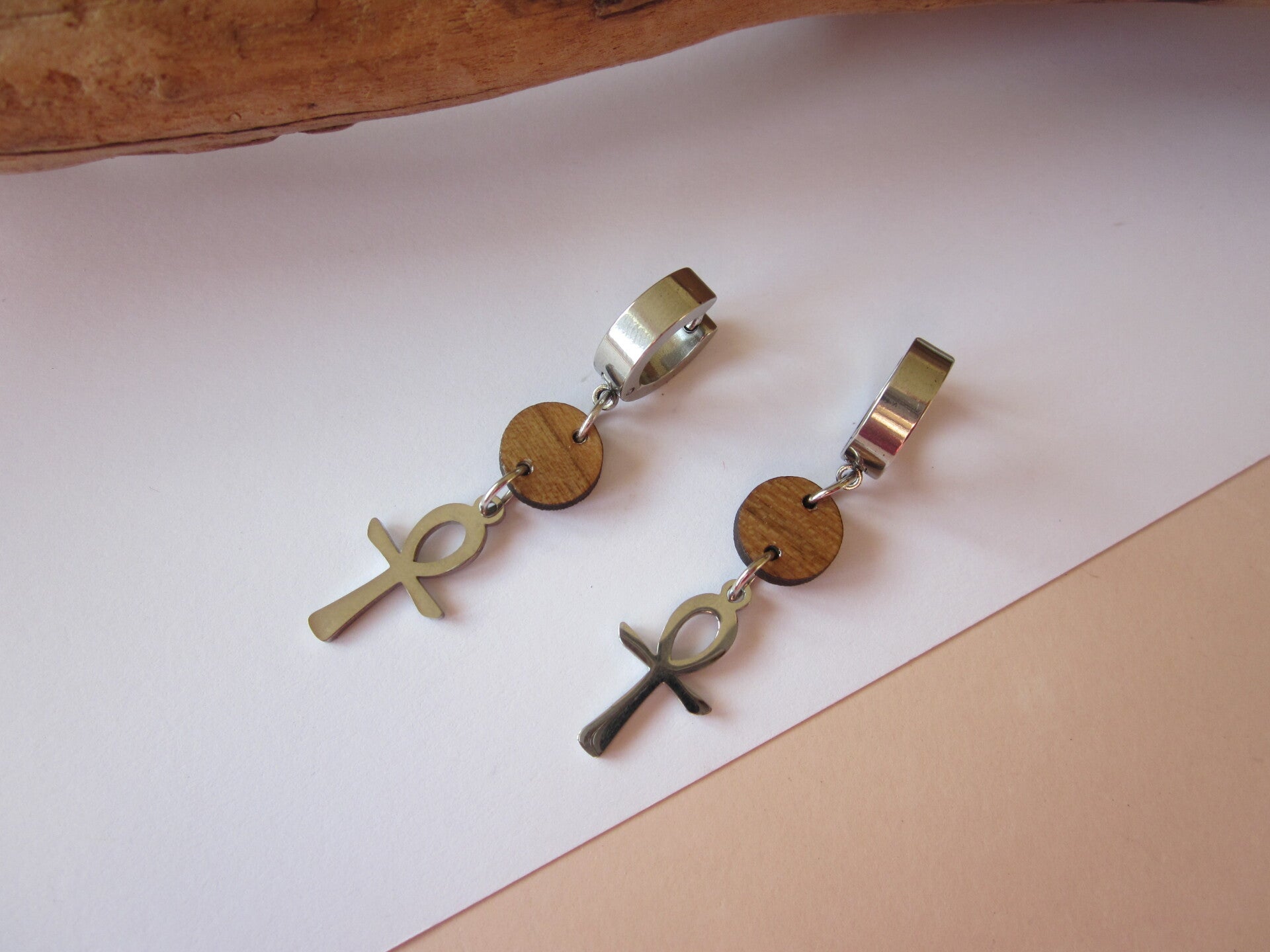Boucles d'oreilles homme en bois - Croix Ankh - Acier inoxydable