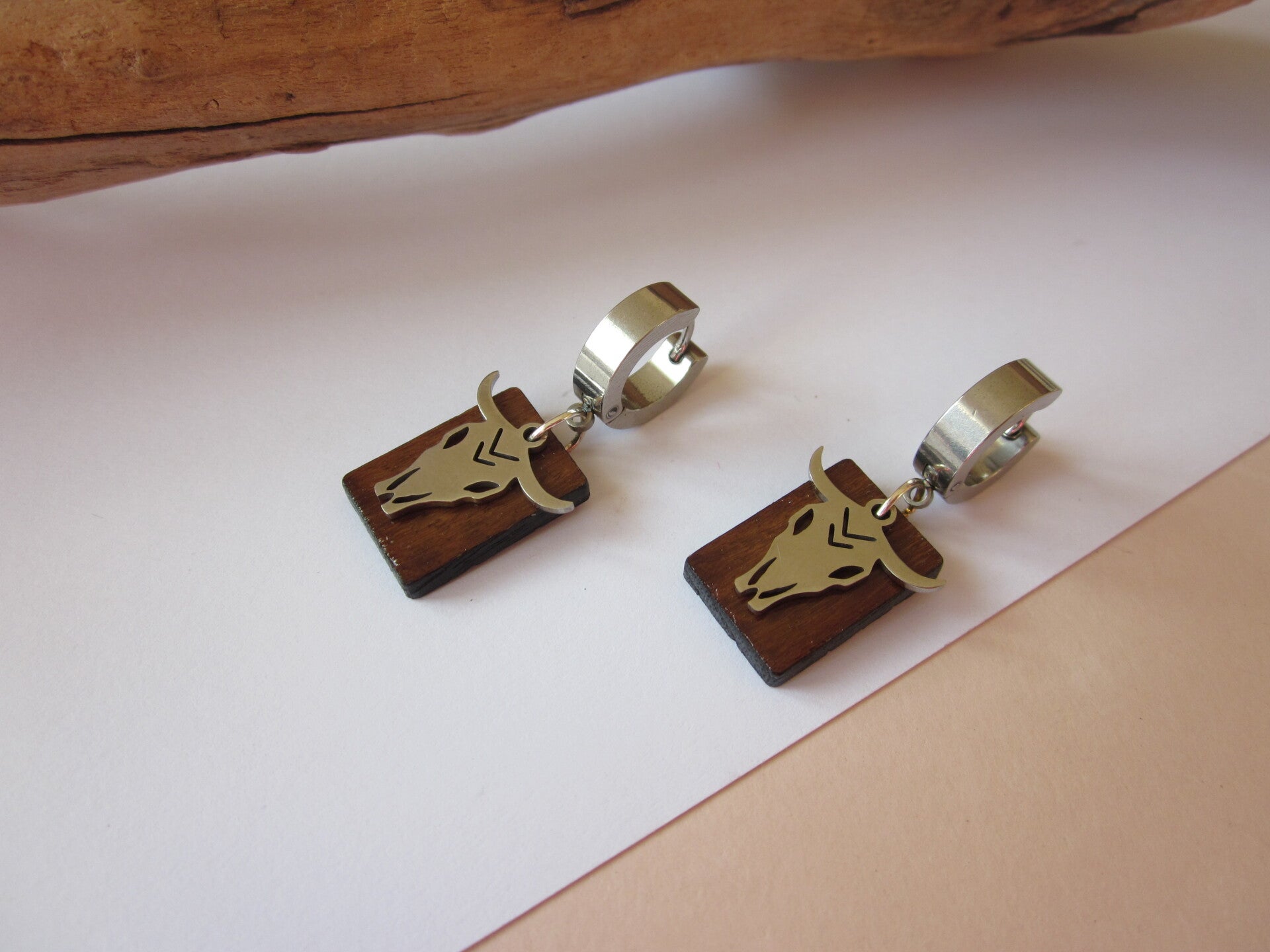 Boucles d'oreilles homme en bois - Crane de boeuf - Acier inoxydable