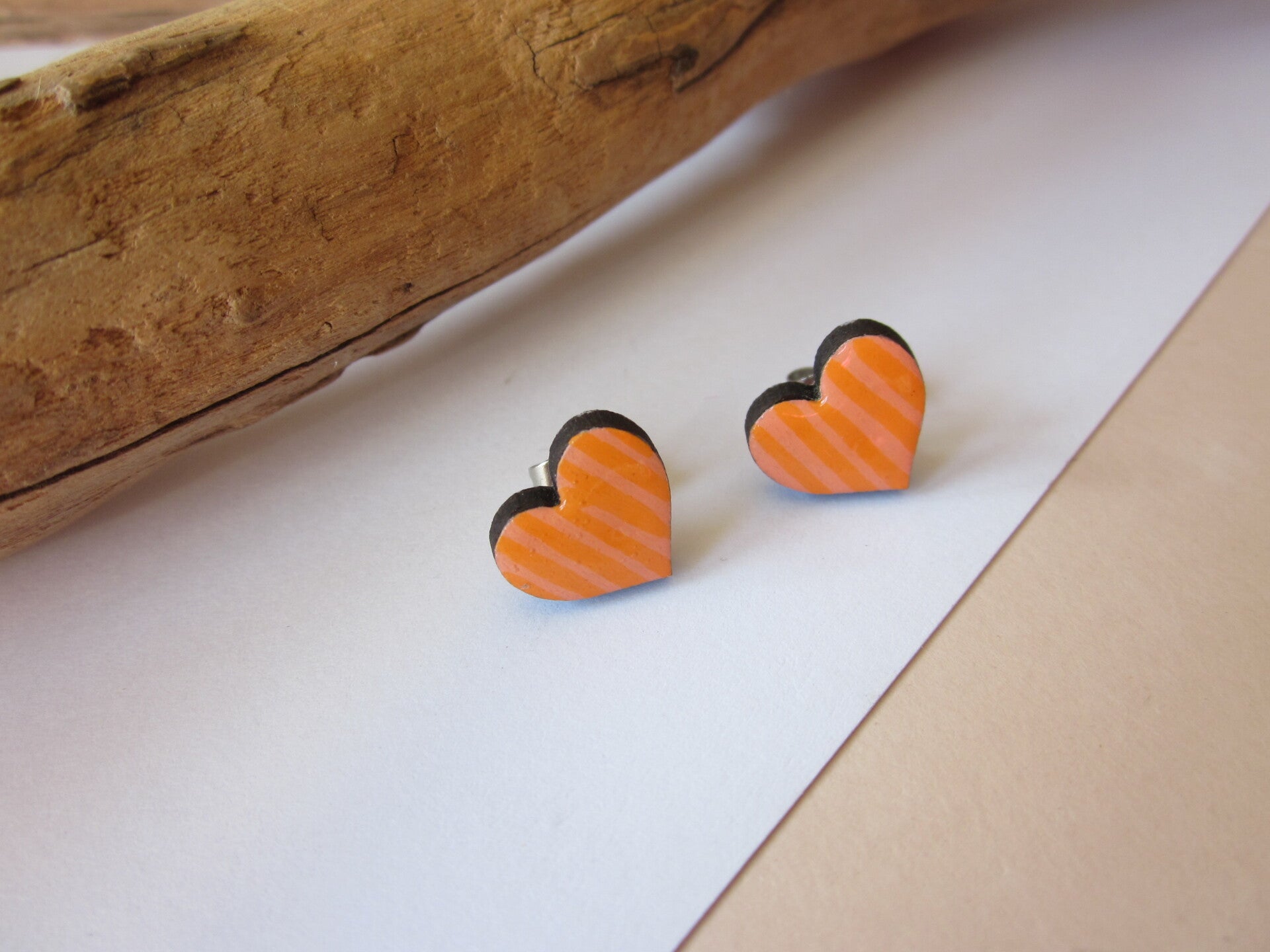 Boucles d'oreilles en bois - Coeur Rose et orange - Peint à la main
