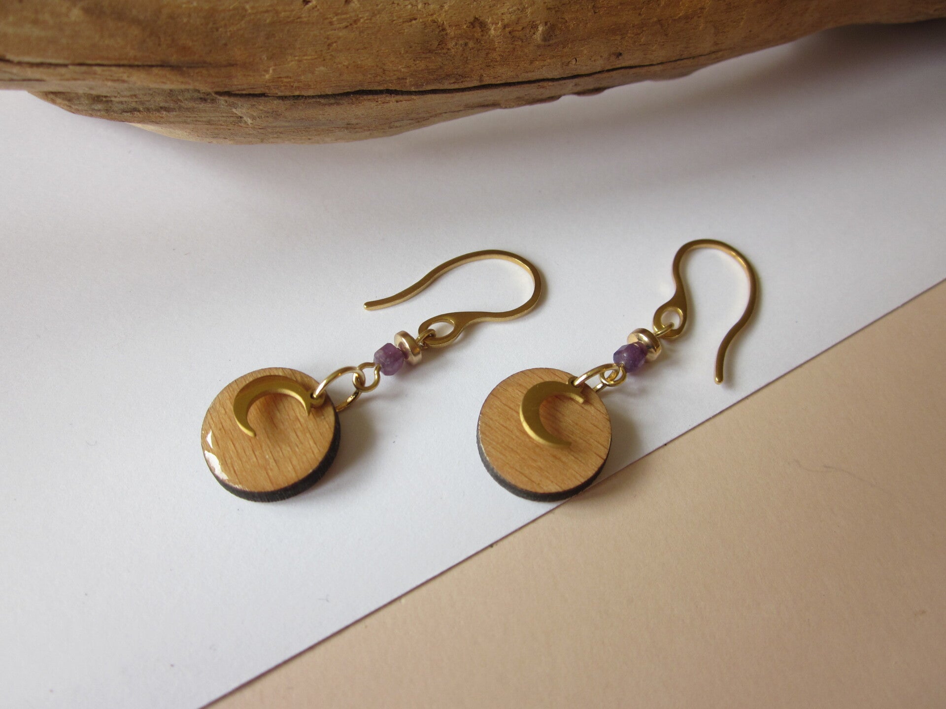 Boucles d'oreilles en bois - Lune - Perles en verre