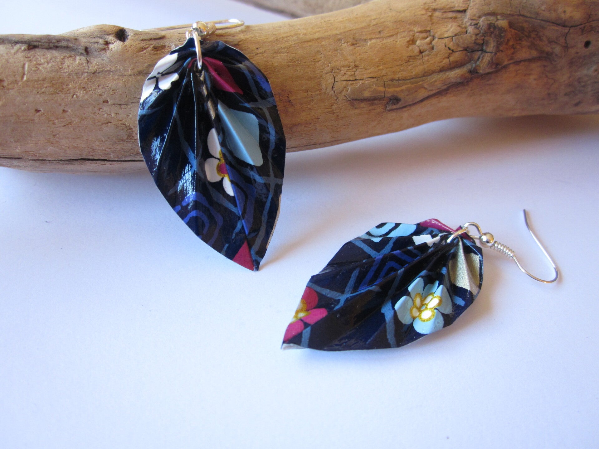Boucles d'oreilles en origami - Papier japonais bleu à motifs sakura - Feuille