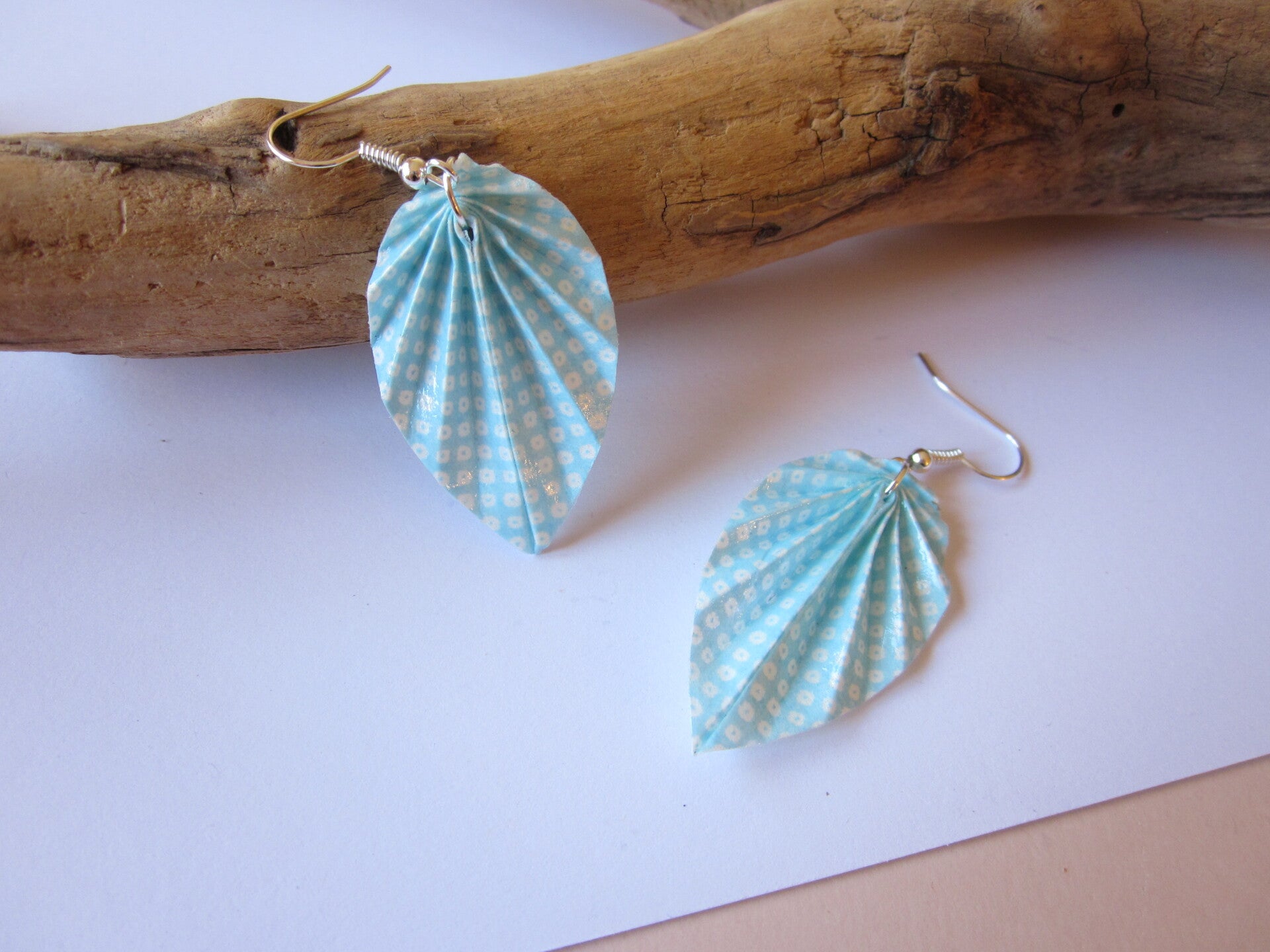 Boucles d'oreilles en origami - Papier japonais bleu à motifs - Feuille