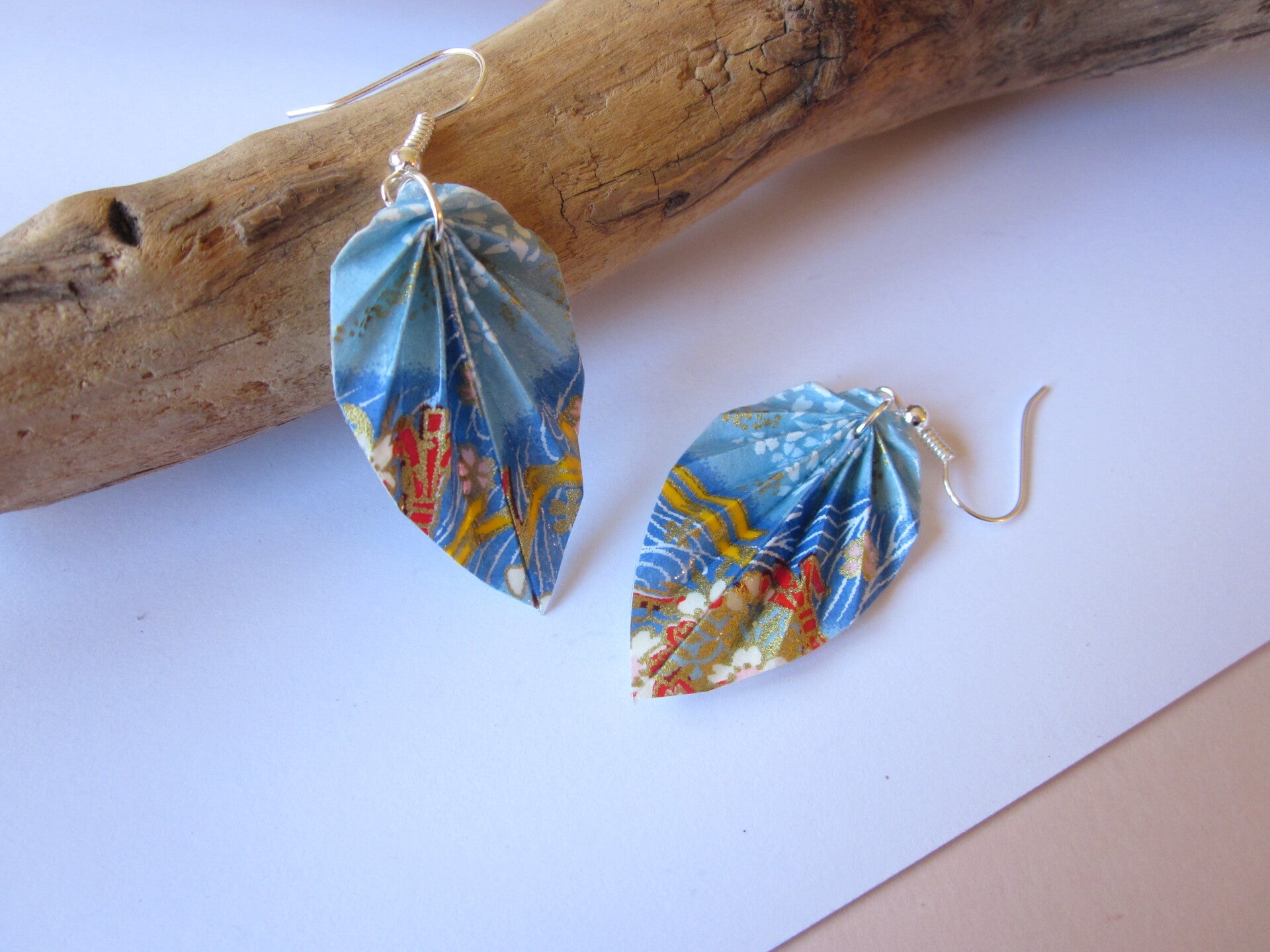 Boucles d'oreilles en origami - Papier japonais bleu à motifs - Feuille