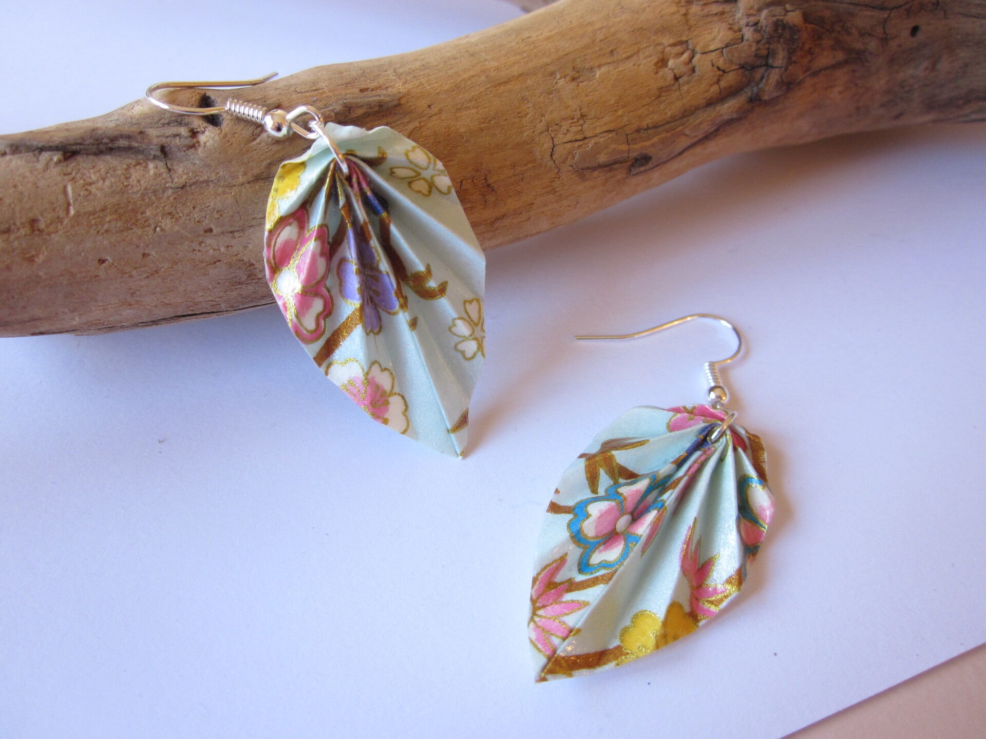 Boucles d'oreilles en origami - Papier japonais bleu à motifs - Feuille