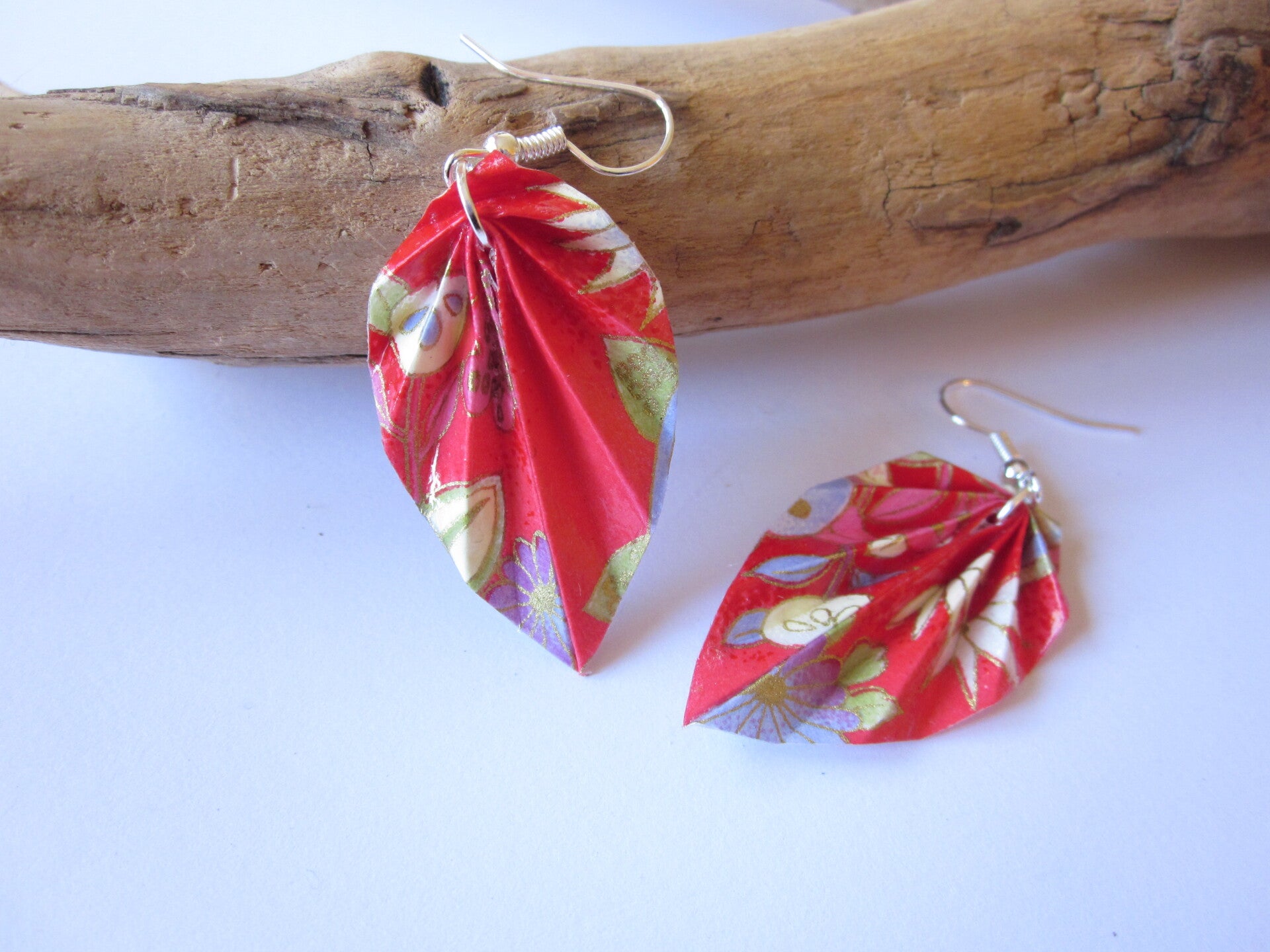 Boucles d'oreilles en origami - Papier japonais rouge à motifs - Feuille