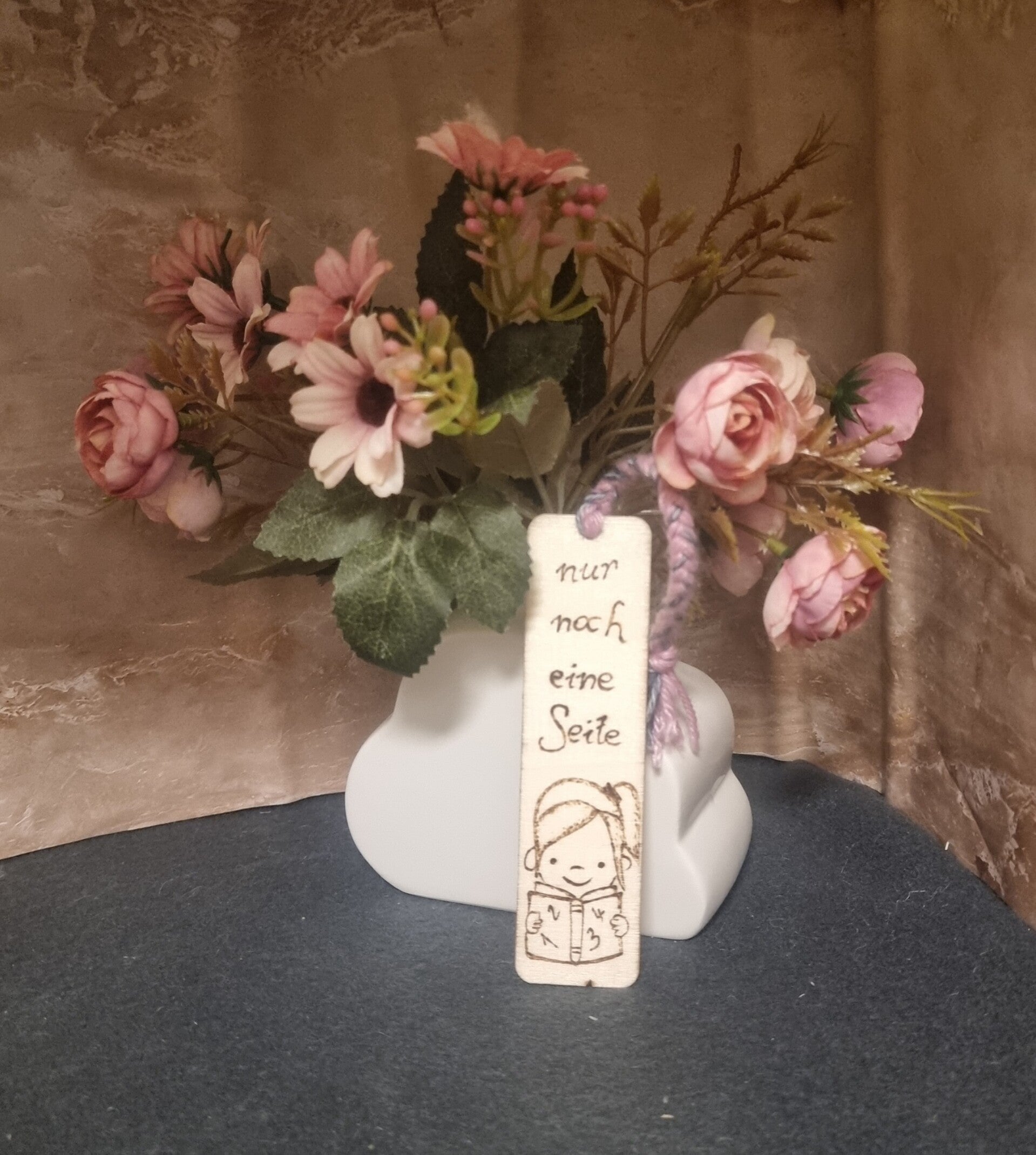 Lesezeichen Mädchen mit Buch & 123