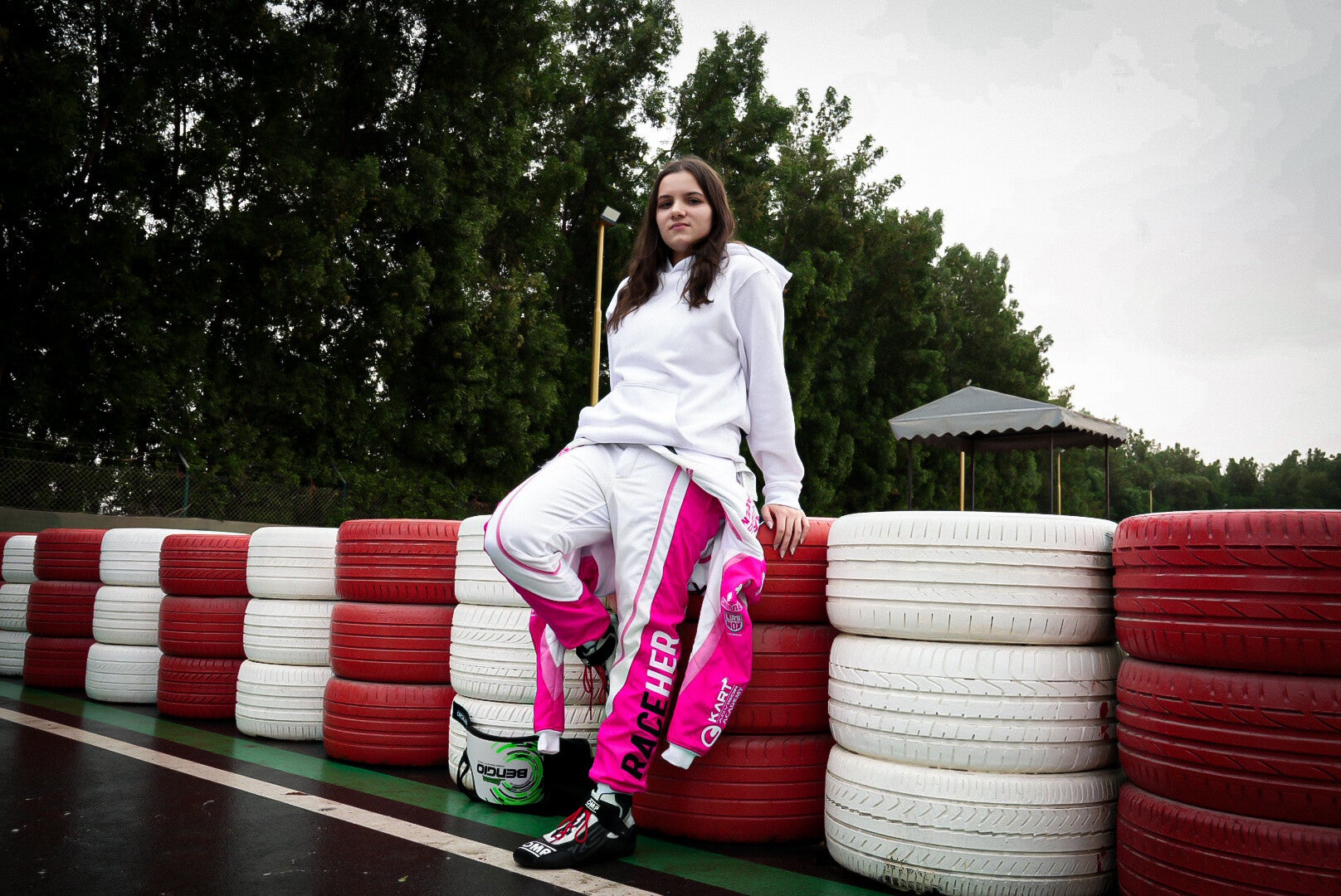 Signature Hoodie in White.