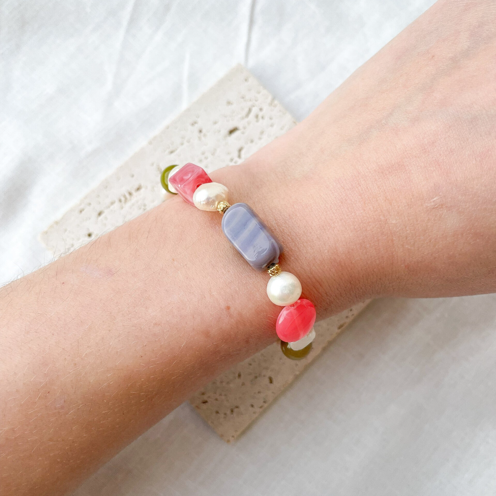 Bracelet perles asymétriques rose/violet