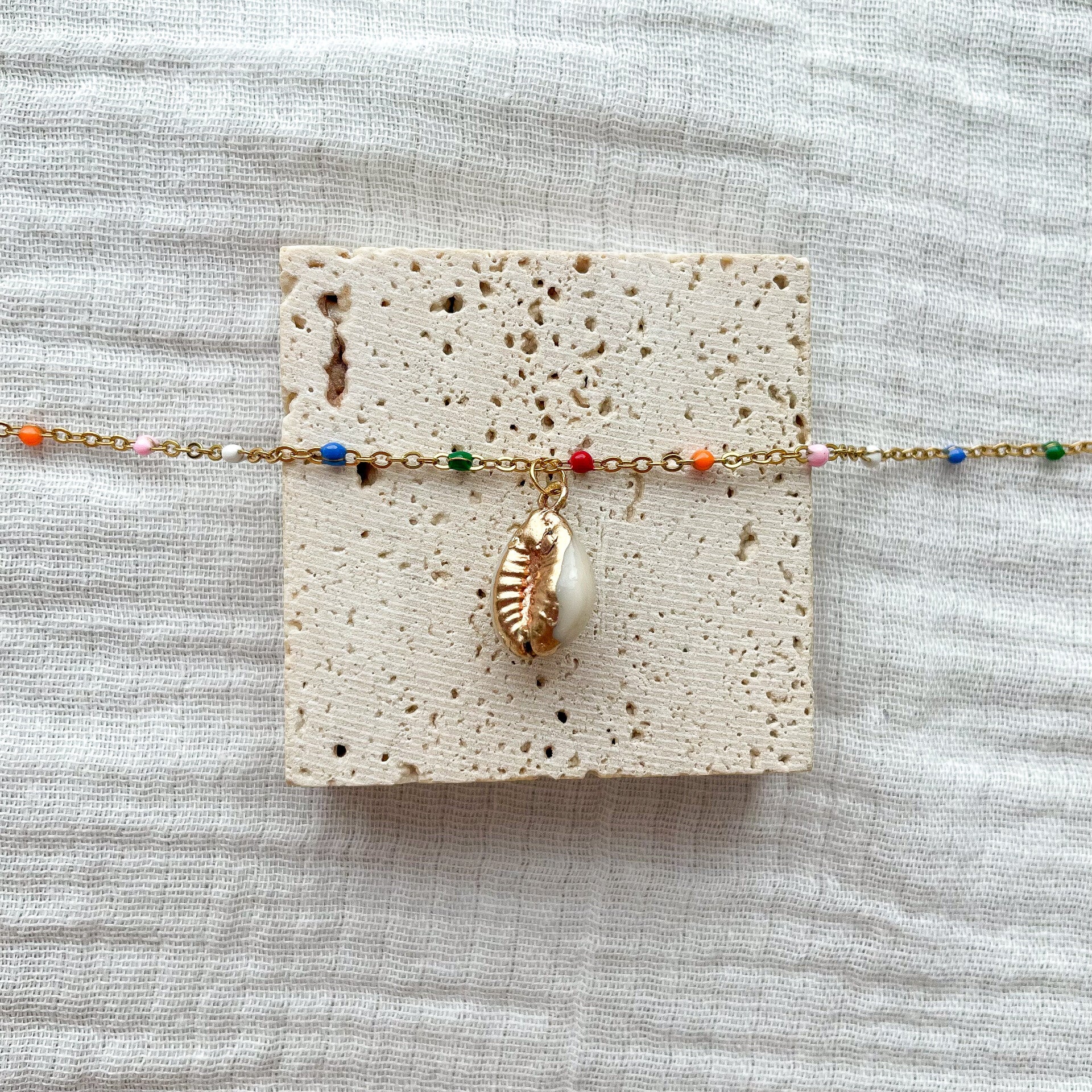 Bracelet Cauri Doré & multicolores