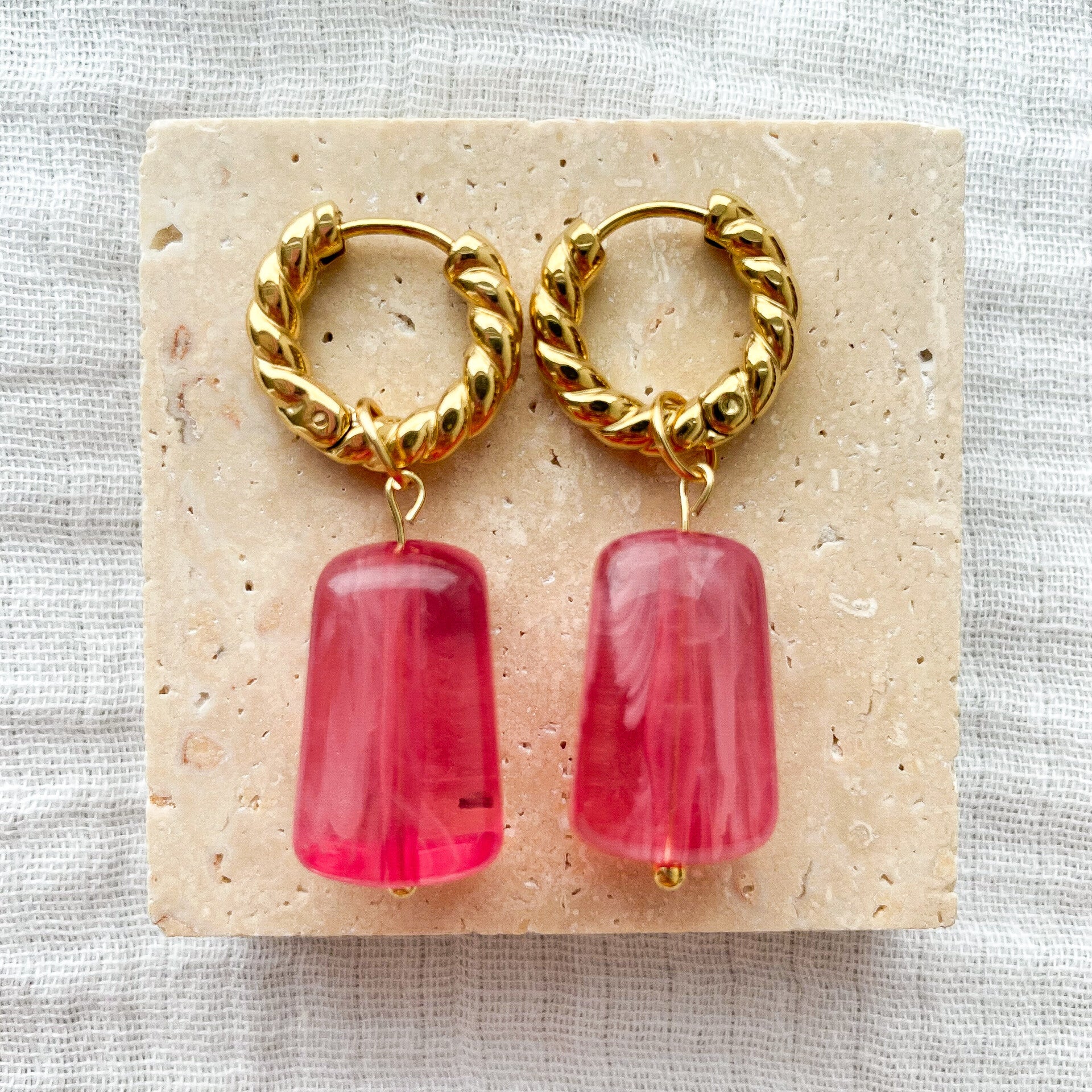 Créoles Torsadées & Pendentifs Fuchsia