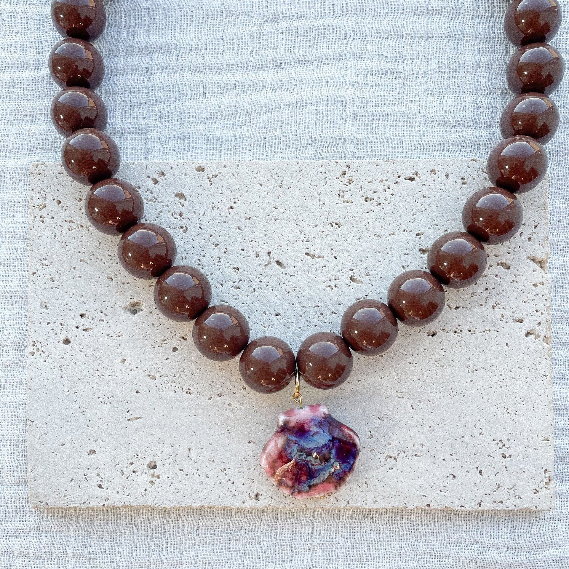 Collier Oversize Marron & Coquillage Céramique