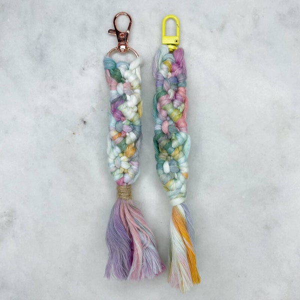 Porte-clefs tressés multicolores