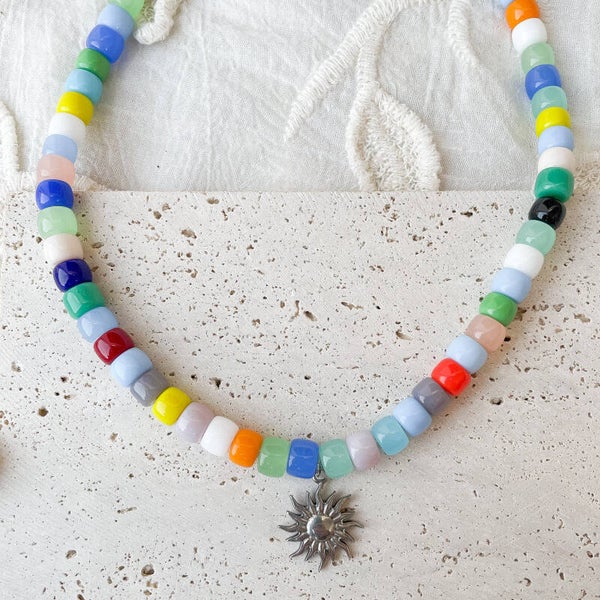 Collier ras-de-cou multicolore soleil
