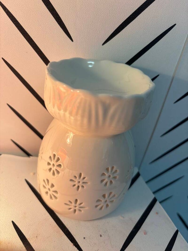 Tealight holder