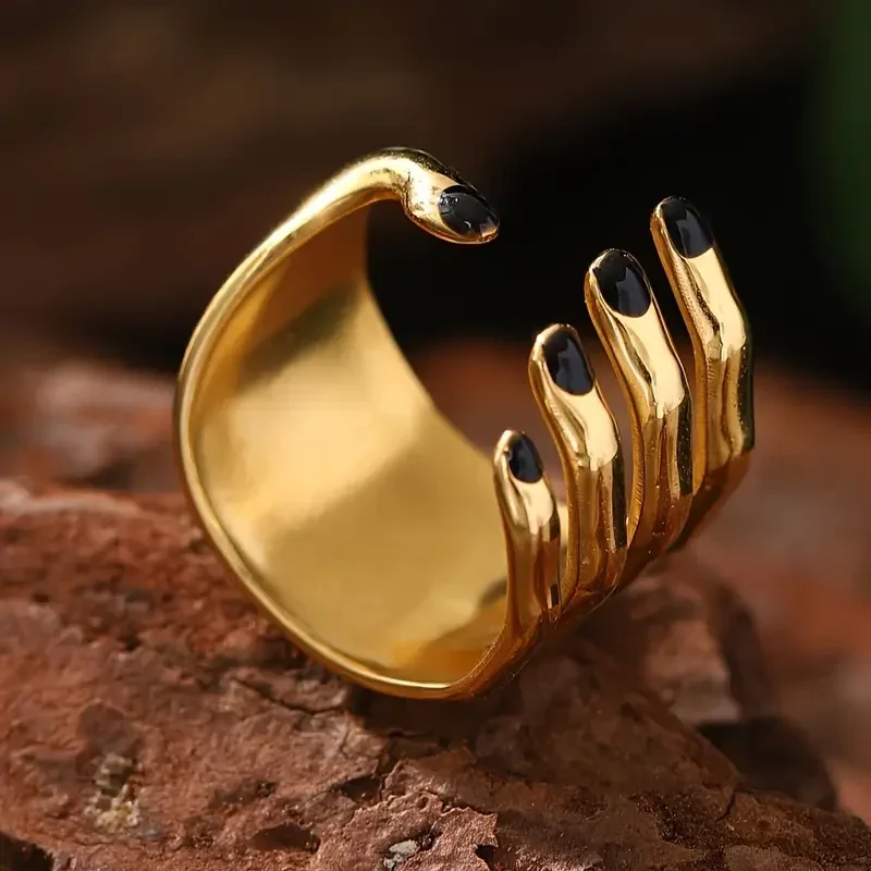 Bague en forme de main
