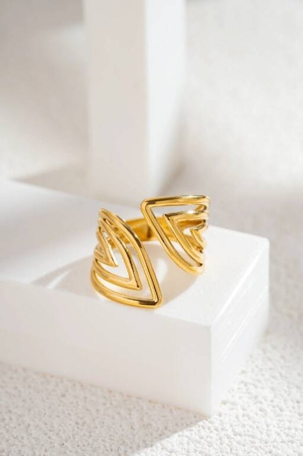 Bague Triangles Ajourés – Design Géométrique Élégant et Contemporain ( divers colories )