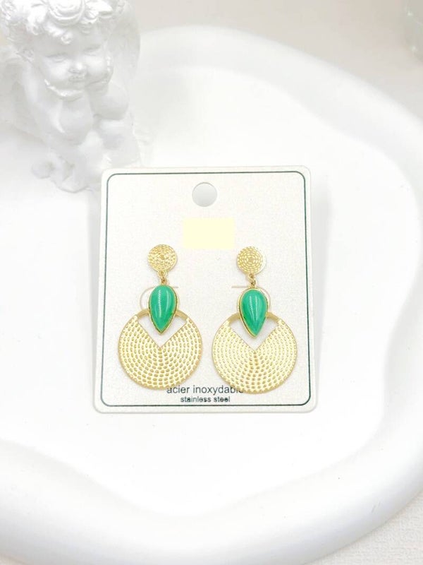 Boucles d'oreilles Doré avec perles vertes.
