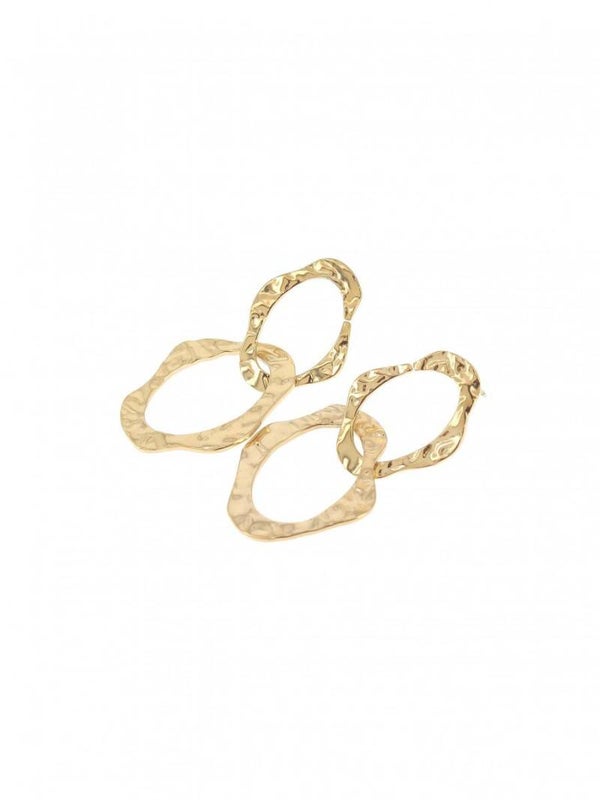 Boucles d'oreilles dotées de deux cercles ovales entrelacés dorés.