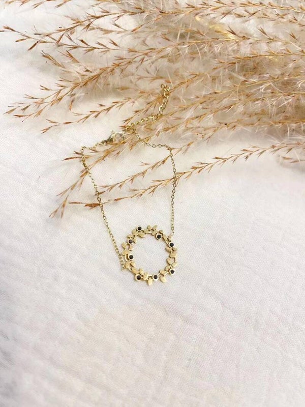 Bracelet orné de feuillage en Or et de perles noires.