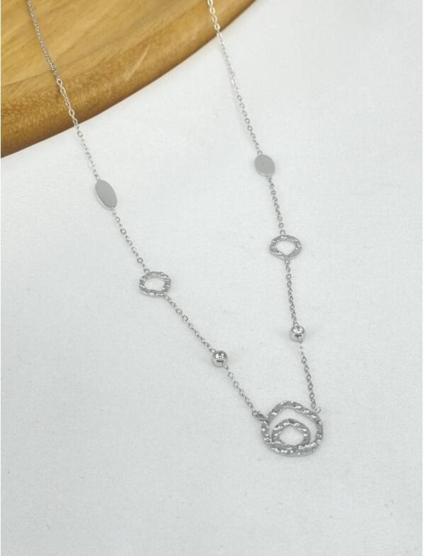 Collier Argenté avec divers cercles
