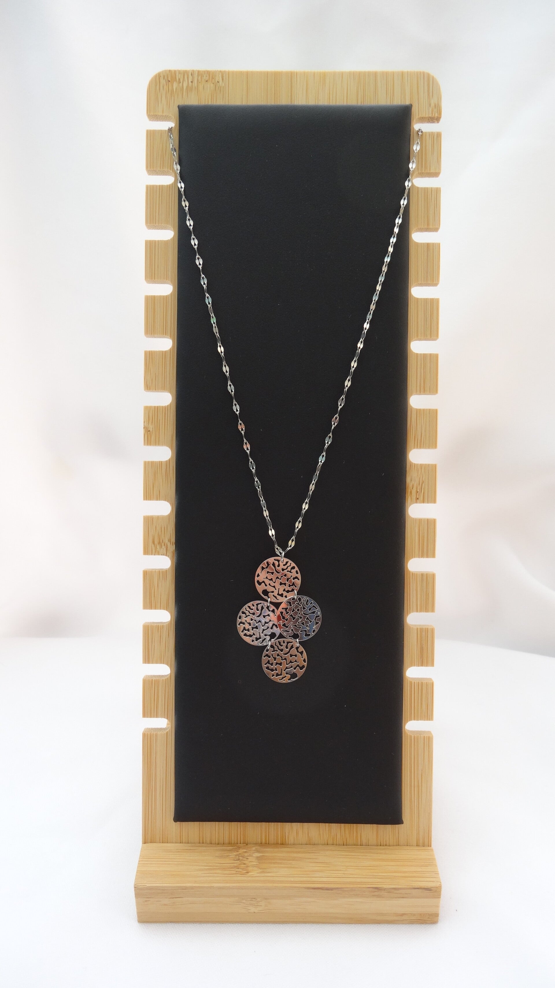 Collier Argenté avec Médaillon Multi-Cercles ajourée