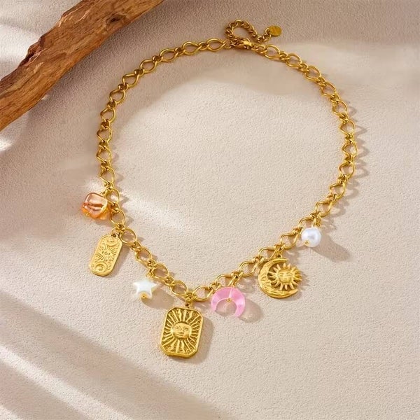 Collier breloques soleil