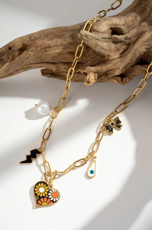 Collier charms protecteurs et floraux