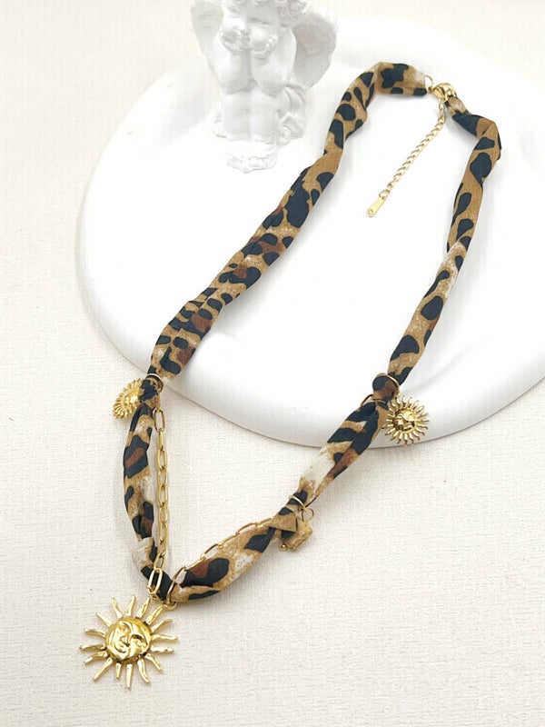 Collier Léopard avec Breloques Soleil et Pierre en Résine
