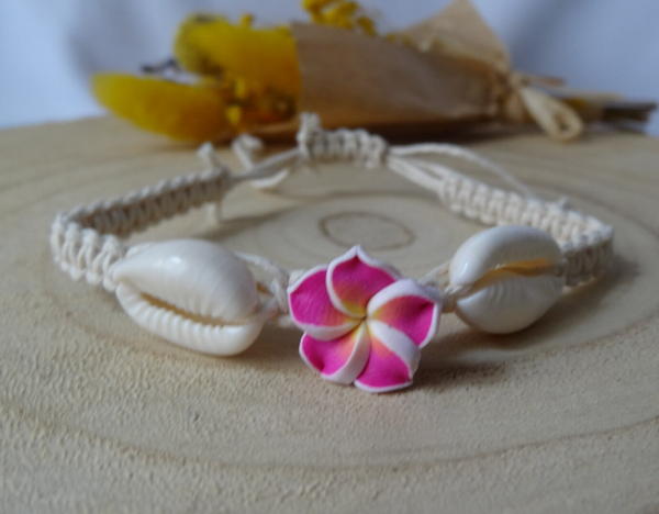 Bracelet réglables avec coquillages et fleur Hawaïenne