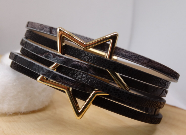 Bracelet avec une étoile  ( Divers colories )