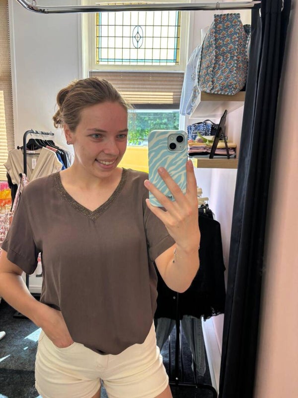 Bruine v  hals shirt