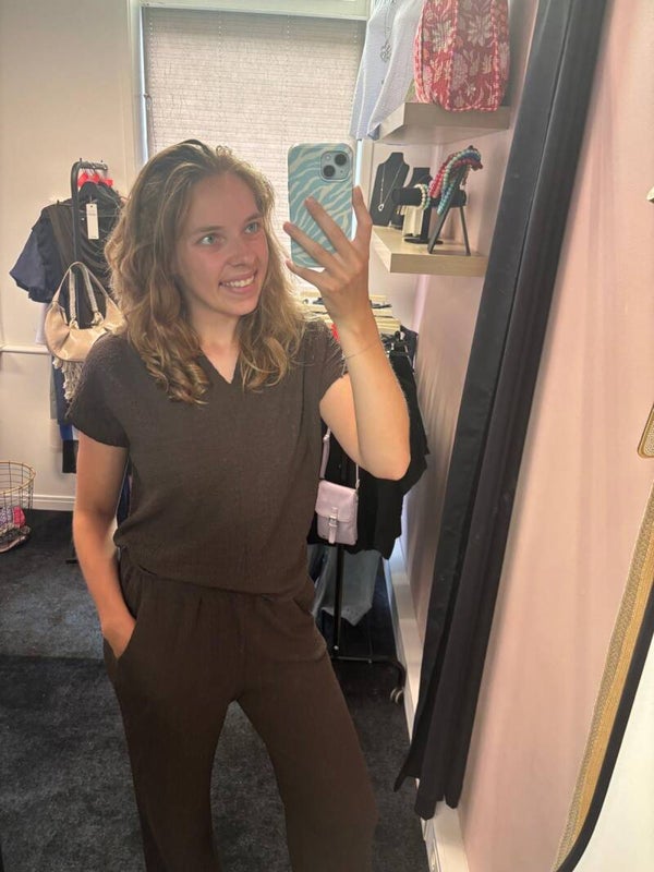 V hals shirt bruin