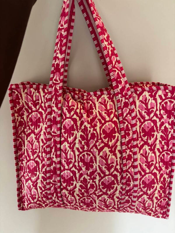 Roze met witte tas