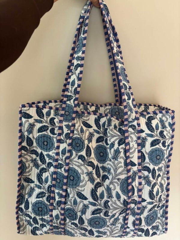 Lichtblauwe bloemen tas