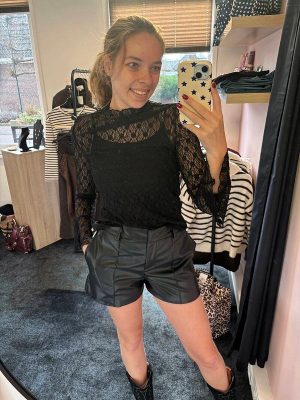 Leren short