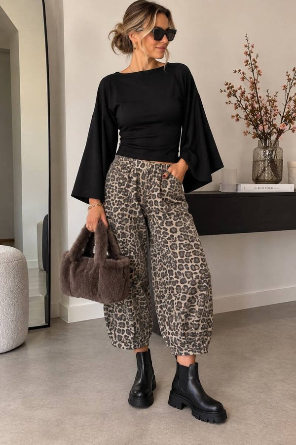 getaileerde zwarte longsleeve