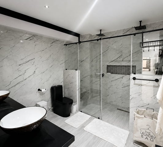 Baño moderno reformado