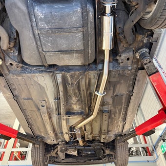 Volledig custom uitlaatmiddenlijn tussen downpipe en einddemper