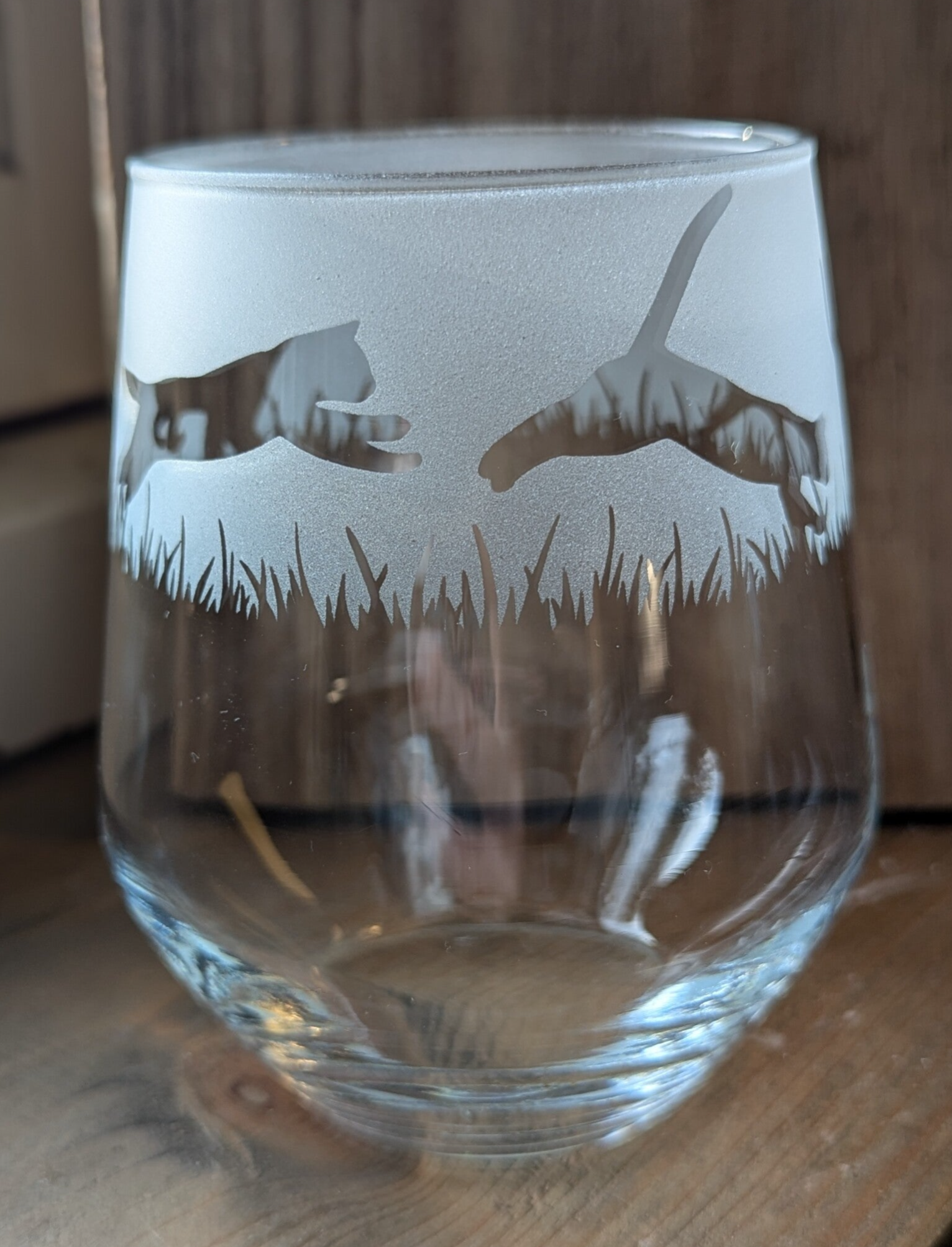 Limonade glas "kat springend" gras