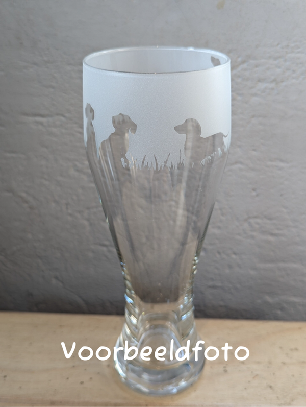 Custom made bierglas  "dier in gras" rand