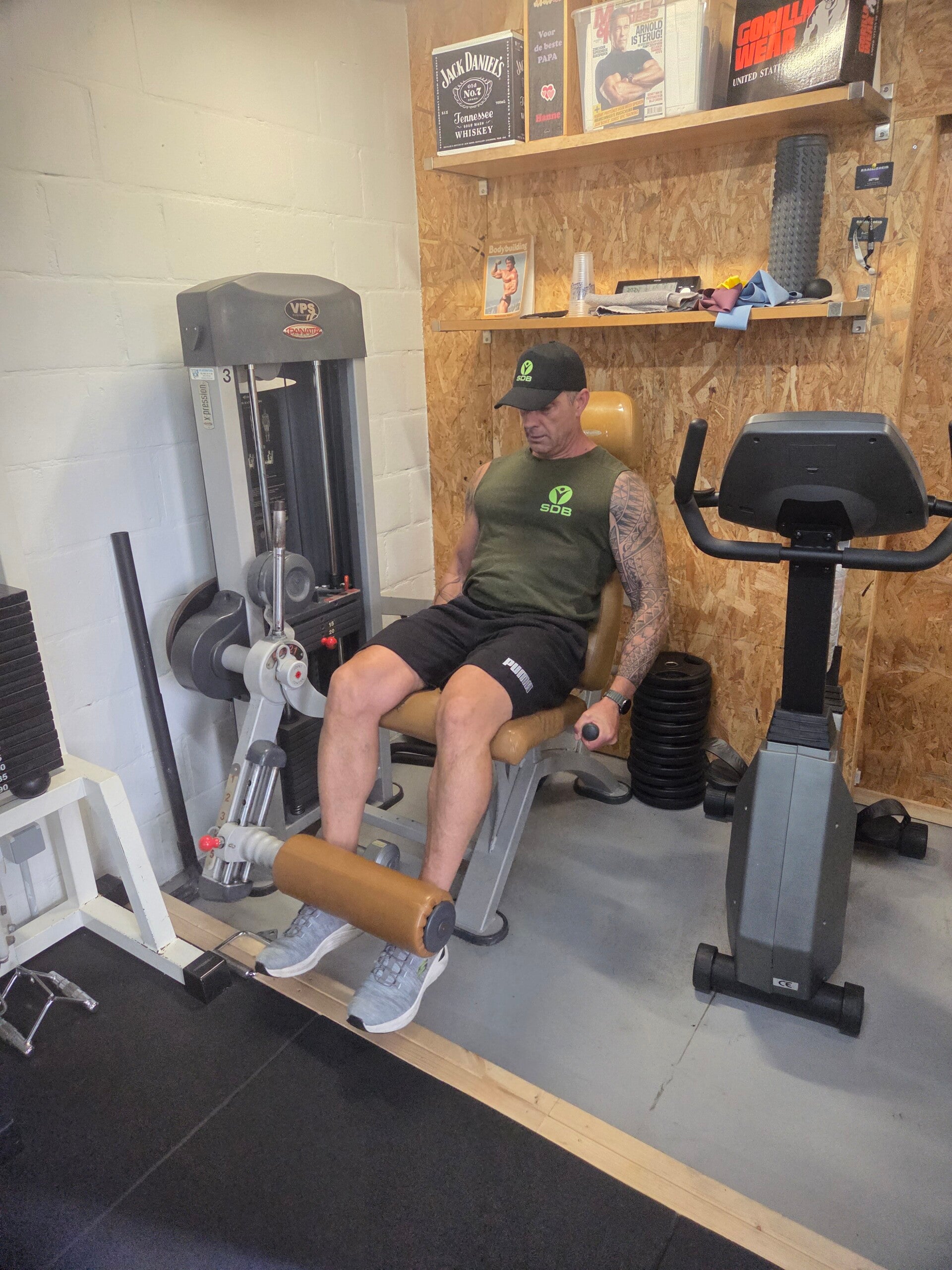 Voedingscoach Serge in zijn eigen fitnessruimte