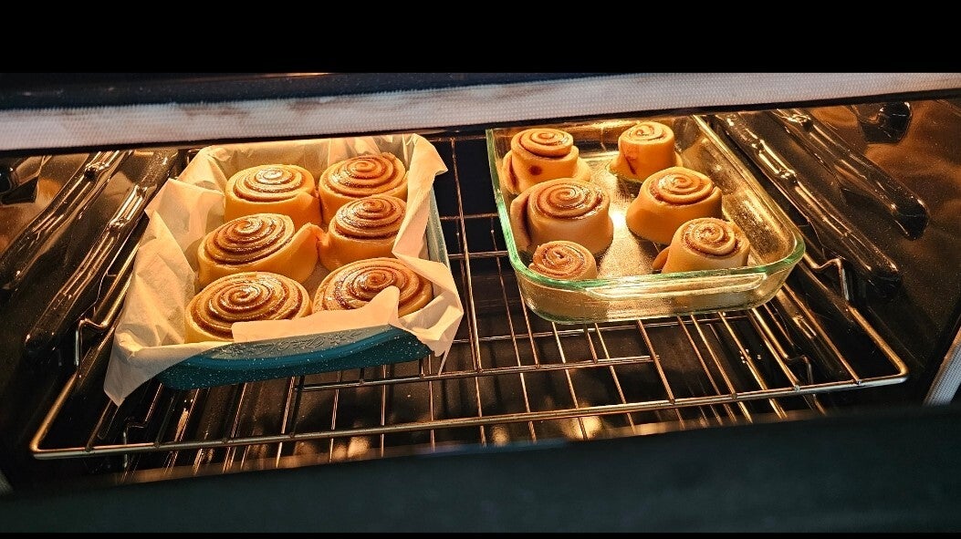 Cinnamon Rolls (Large)