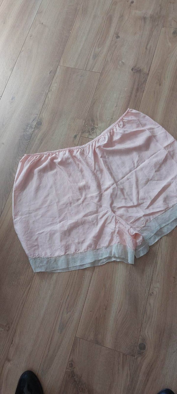 Zijde Shortje maat 50