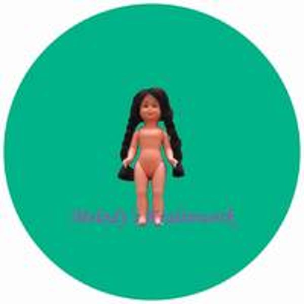 Pop 12 cm met bruine vlechten