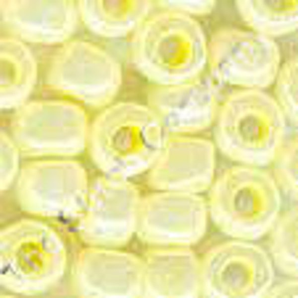 Pebble Beads 3/0 - Yellow Cream - 5002
